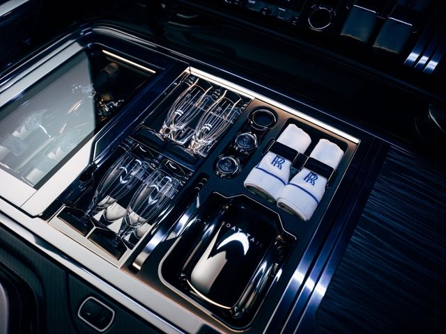 Cặp đồng hồ Bovet 1822 trên chiếc Rolls-Royce Boat Tail với giá trị hơn 600 tỷ đồng xuất hiện tại Việt Nam - Hình 8.