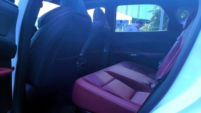 Giới thiệu Lexus RX 2023: Trông như một chiếc xe điện, đầy đột phá, việc xuất hiện tại Việt Nam chỉ là vấn đề thời gian - Ảnh 10.