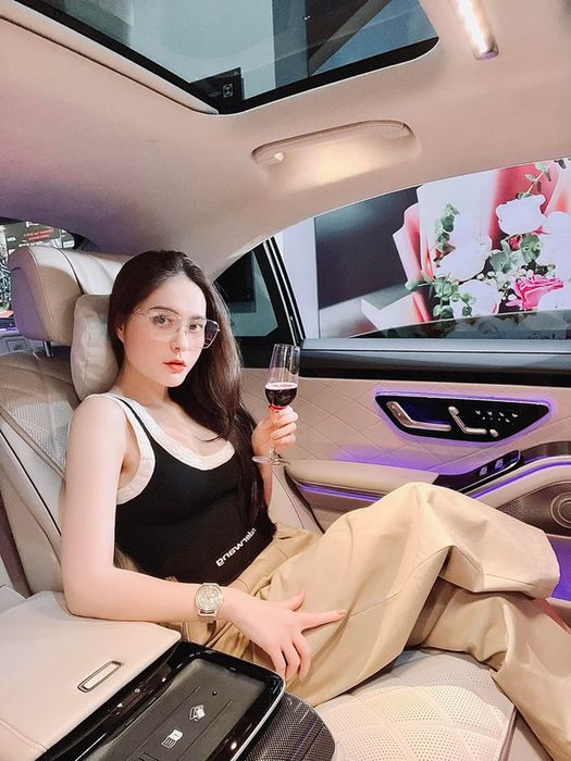 Đoàn Di Băng gây phản ứng đối lập khi đánh giá người lạ, so sánh chiếc đồng hồ của mình với 5 chiếc xế hộp của họ - Ảnh 1.