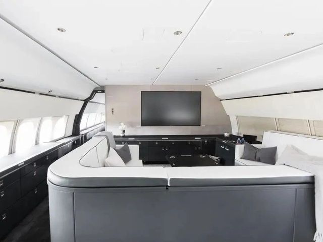 Khám phá góc nội thất của máy bay riêng xa hoa của doanh nhân nổi tiếng ngành luật Mỹ - Ảnh 9.