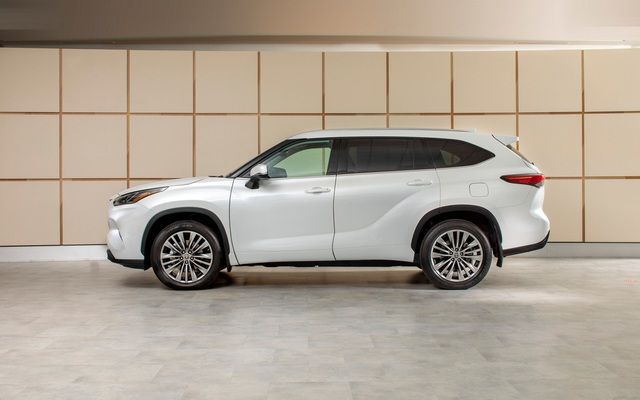 Toyota Highlander 2023 chính thức ra mắt: Loại bỏ động cơ cũ, vẫn là sự lựa chọn hot cho người nhập cư tại Việt Nam - Ảnh 3.