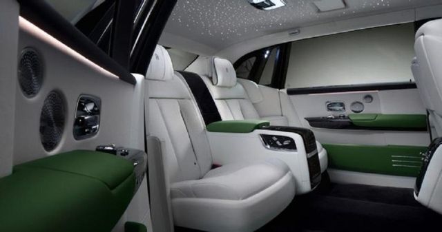 Nội thất sang trọng của Rolls-Royce Phantom 2023 - Ảnh 1.