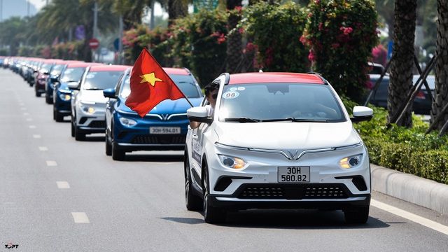 Xe Xanh: VinFast sử dụng pin từ VF 9 để tạo ra “Trạm Sạc Di Động” cứu hộ cho đoàn Caravan - Hình 1.