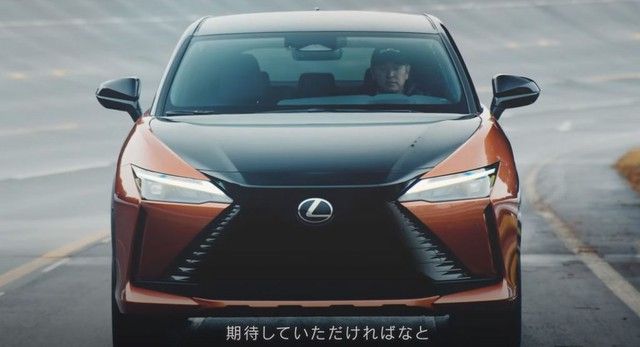 Lexus RZ 450e tung ra teaser mới gần ngày ra mắt chính thức toàn cầu, với kích thước lớn hơn và nội thất thay đổi rõ rệt - Ảnh 1.