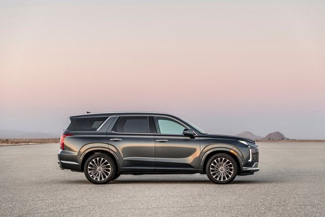Hyundai Palisade 2023 chính thức ra mắt: Thiết kế lưới tản nhiệt 3D và vô-lăng giống Tucson, ghế ngồi công thái học lấy cảm hứng từ Genesis kết hợp với nhiều công nghệ tiên tiến - Hình 1.