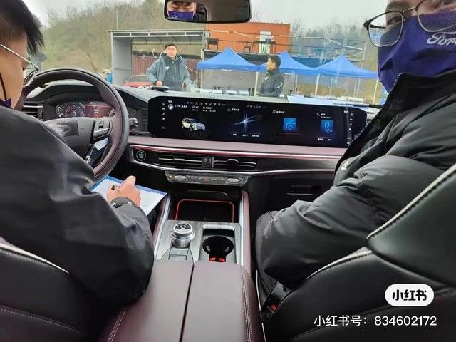 Tình hình cung cấp Ford Explorer ở Việt Nam vẫn còn khan hiếm, và phiên bản nâng cấp của mẫu xe này đã lộ diện tại Trung Quốc - Hình 5.