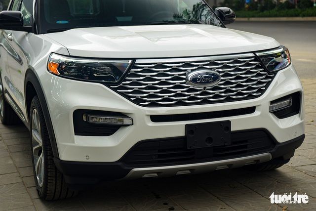 Phiên bản Ford Explorer Platinum hiếm có đã đặt chân đến Việt Nam, với nhiều trang bị vượt trội hơn so với phiên bản chính hãng, có giá khoảng 4 tỷ đồng - Ảnh 2.