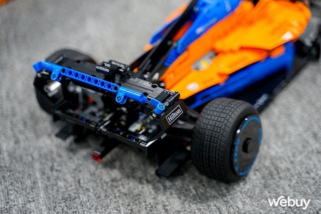 Lần đầu chơi LEGO với 1432 mảnh: Phải mất 10 tiếng mới hoàn thành, tạo thành hình chiếc xe đua F1 McLaren chi tiết từng phần - Ảnh 15.