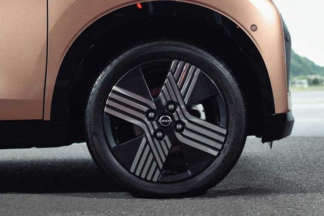 Trong chiếc xe hơi made in Japan giá chỉ 300 triệu đồng, có những điều gì đặc biệt? - Hình 7.