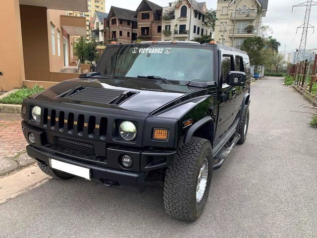 Chiếc Hummer H2, với giá bằng Mercedes-Benz GLC 300 AMG, được trưng bày với ảnh thứ năm.