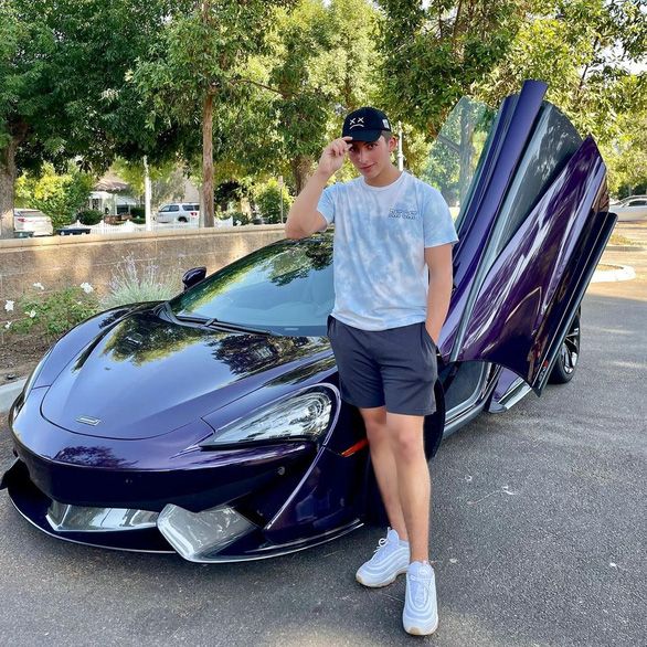 ‘Thiếu niên giàu nhất nước Mỹ’ sở hữu bộ sưu tập xe trị giá hàng triệu USD khi mới 15 tuổi - Ảnh 4.