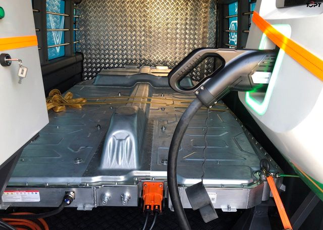 Xe Xanh: VinFast tận dụng pin từ VF 9 để tạo ra “Trạm Sạc Di Động” cứu hộ cho đoàn Caravan - Hình 10.