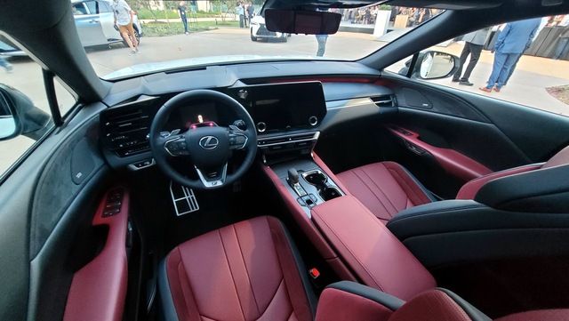 Giới thiệu Lexus RX 2023: Có vẻ như là một chiếc xe điện, đầy đột phá, việc xuất hiện tại Việt Nam chỉ là vấn đề thời gian - Ảnh 8.