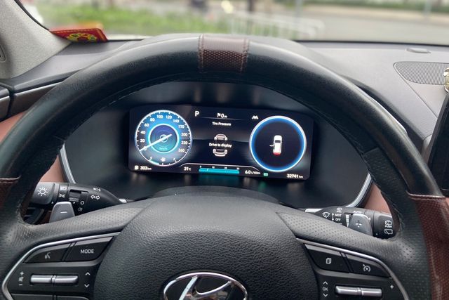 Kỹ sư 25 tuổi mua Hyundai Santa Fe phiên bản cao cấp nhất cày công trình 33.000 km sau 10 tháng: ‘Thú vị, tiết kiệm, tại sao phải lựa chọn Fortuner theo đám đông’ - Ảnh 4.