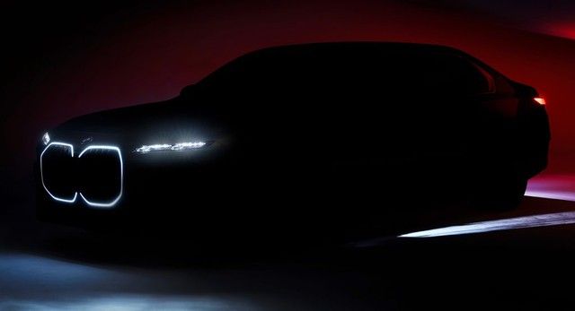 Nội thất của BMW i7 sẽ tập trung vào hệ thống giải trí rộng lớn (31 inch) cho hàng ghế sau, được gấp gọn khi không sử dụng.