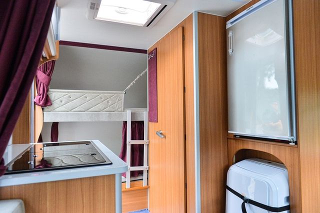 Trong chiếc xe kéo cắm trại trị giá gần 1 tỷ đồng, đầy đủ tiện nghi cho toàn bộ gia đình - Hình 10.