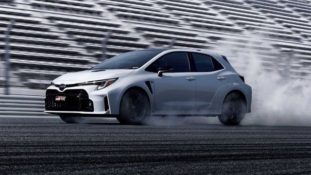 Toyota GR Corolla đã chính thức ra mắt, hứa hẹn sẽ là đối thủ đáng gờm của Honda Civic Type R - Ảnh 1.