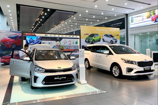 Mỗi ngày có hơn 300 chiếc ô tô nhập khẩu về Việt Nam - Ảnh 2.
