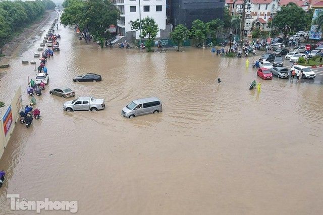 Ghi chú khi lái xe vào mùa mưa lũ - Ảnh 1.