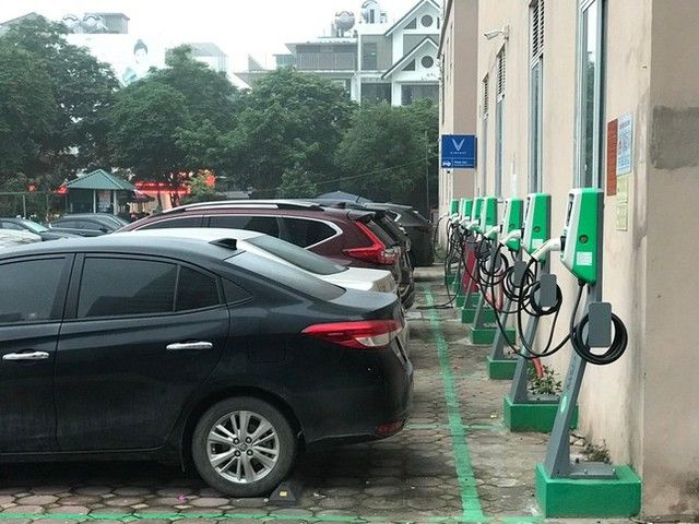 Người dùng xe điện phẫn nộ vì bị cản trở khi sạc - Hình ảnh số 6.