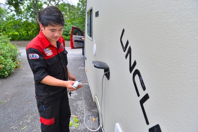 Trong chiếc xe kéo cắm trại trị giá gần 1 tỷ đồng, đầy đủ tiện nghi cho toàn bộ gia đình - Hình 14.
