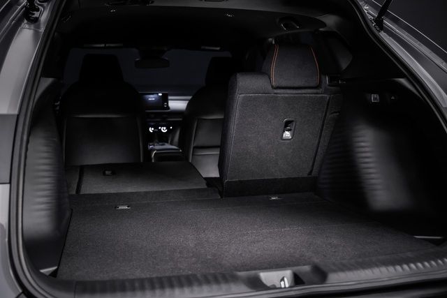 So sánh Honda ZR-V và Mazda CX-30: Trận đấu của SUV Nhật với kích thước lớn - Ảnh 4.