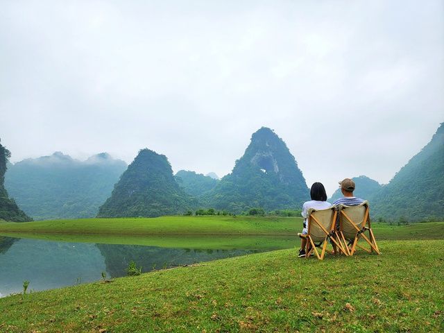 Một cặp vợ chồng lái xe bán tải đi xuyên Việt trong vòng 30 ngày: Bức ảnh này chụp khi chúng tôi bắt đầu chuyến đi trên chiếc xe Wave.