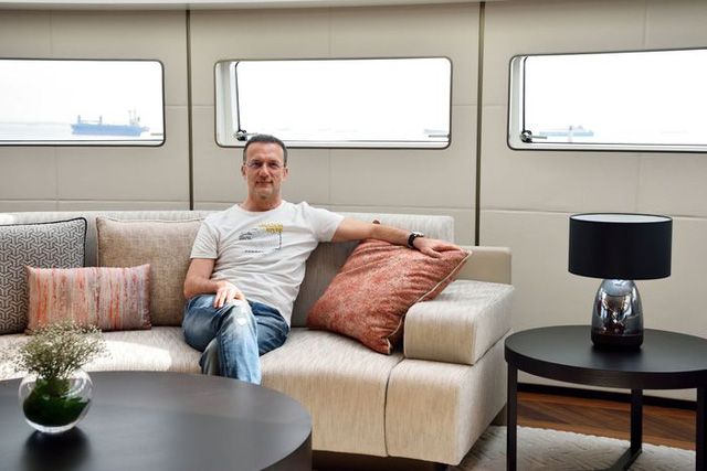 Thú vui mới của tầng lớp siêu giàu: Không thiếu tiền mua nhà nhưng chấp nhận 'đánh đổi' cuộc sống ở đất liền để lênh đênh trên biển - Hình 2.