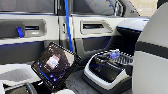 Baidu chính thức cung cấp dịch vụ robotaxi hoàn toàn tự lái bằng điện với mẫu Apollo RT6 EV - Hình 5.