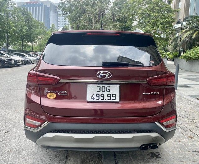 Hyundai Santa Fe đang được bán với giá 1,5 tỷ đồng, chủ xe tiết lộ rằng phải chi hết khoảng 700 triệu đồng chỉ để mua biển số tứ quý - Ảnh 2.