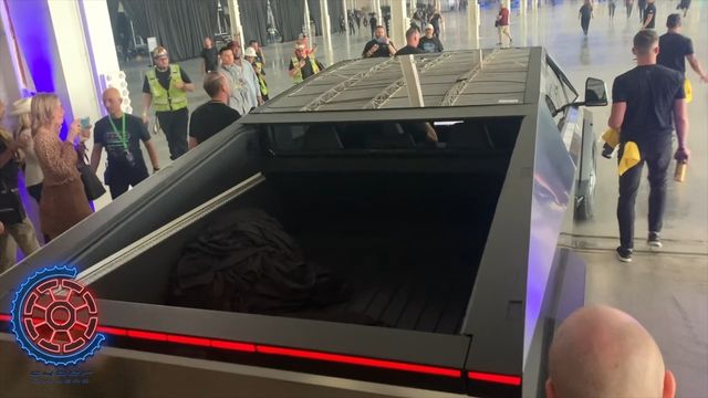 Chất lượng của Tesla Cybertruck bị lên án dữ dội, nhiều chi tiết dường như được nối với nhau bằng băng dính - Ảnh 4.