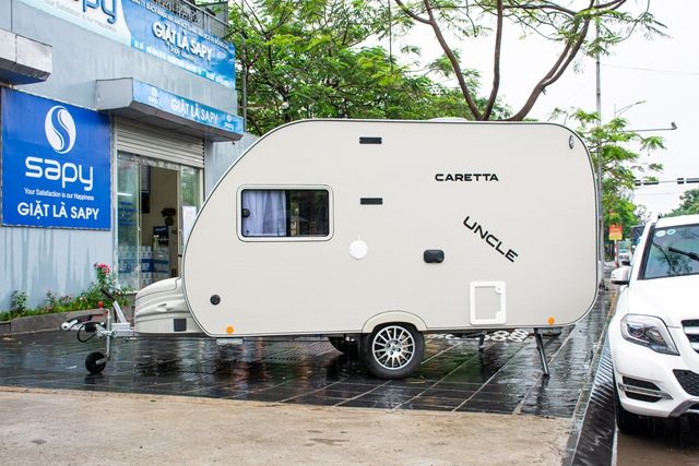 Người đưa nhà di động Caretta Uncle về Việt Nam giải đáp về việc đăng kiểm, cách thức sử dụng bằng lái và phương tiện kéo xe.
