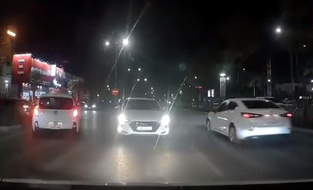 Vi phạm luật bật đèn pha bị xử phạt như thế nào? - Hình ảnh số 1.