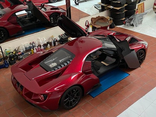 Ford GT đầu tiên tại Việt Nam đã tìm được chủ nhân sau một năm trở về nước, có thể sẽ tham gia hành trình siêu xe của ông 'vua cà phê'.