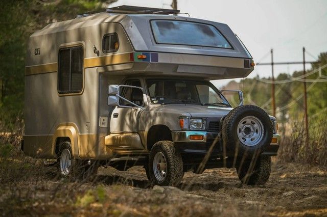 Toyota Hilux được độ thành nhà di động: Ngoại thất mạnh mẽ, nội thất tiện nghi - Ảnh 1.