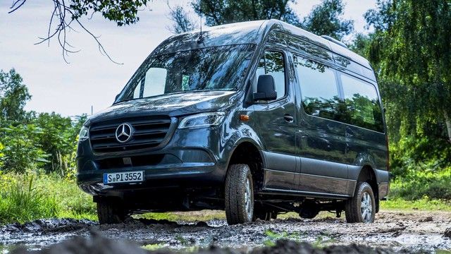 Mercedes-Benz Sprinter 2023 - Xe 16 chỗ 'huyền thoại một thời' tại Việt Nam đã được nâng cấp động cơ mới, dẫn động bốn bánh - Hình 1.