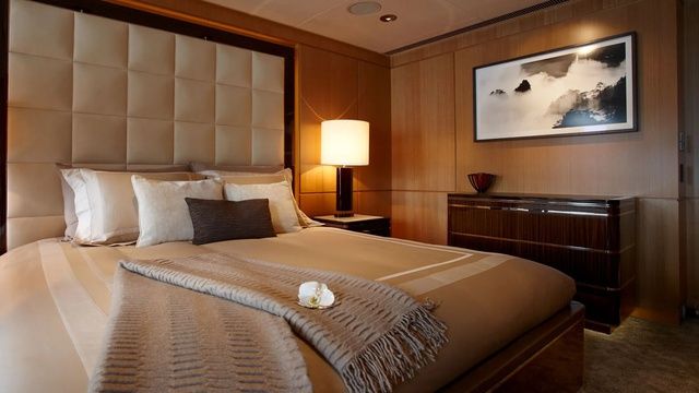 Mở cửa ra căn phòng rộng lớn trên chiếc du thuyền tiện nghi, một không gian gợi nhớ đến văn hóa Samurai của Nhật Bản, mà tỷ phú Larry Ellison sở hữu - Ảnh 9.