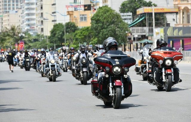 Hơn 100 chiếc xe phân khối lớn đổ bộ tại bãi biển Sầm Sơn: Đầy đủ các dòng xe hàng 'khủng' từ hàng tiền tỷ đến những chiếc xe độ độc đáo - Hình 3.