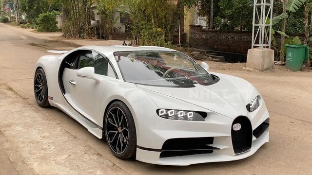 Nhóm thanh niên Quảng Ninh tự chế Bugatti Chiron với giá trị hàng tỷ đồng, cải tiến: Sơn mới, mâm xe nhôm, so sánh với Kia Cerato để thấy sự khác biệt - Ảnh 1.