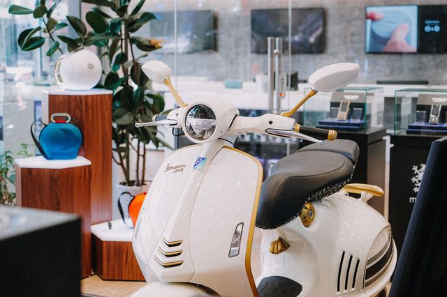 CEO công nghệ và chuyến hành trình săn lùng chiếc Vespa Christian Dior nóng bỏng nhất trên mạng để tặng cho vợ - Ảnh 2.