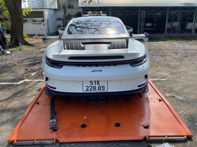 Doanh nhân cà phê Trung Nguyên mua Porsche 911 GT3 2022 giống của Nguyễn Quốc Cường, và ngay khi nhận xe đã gắn một chi tiết nhận diện - Hình 4.