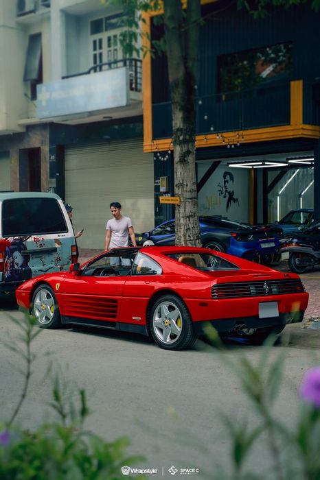 Chiếc Ferrari 348 TS đầu tiên tại Việt Nam - Một chiếc hiếm hoi khoảng 30 năm tuổi của người mê xe sưu tầm - Hình 2.