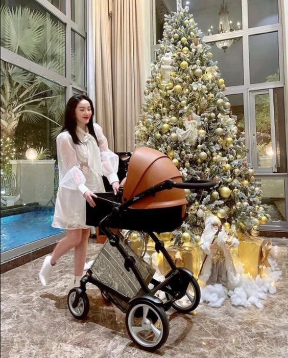 Các đại gia Việt không ngần ngại chi tiền cho đồ cho con: Cường Đô La mua xe đạp Bentley cho con gái, thiếu gia Phan Thành dắt con đi bằng xe đẩy trị giá 60 triệu VNĐ - Ảnh 4.