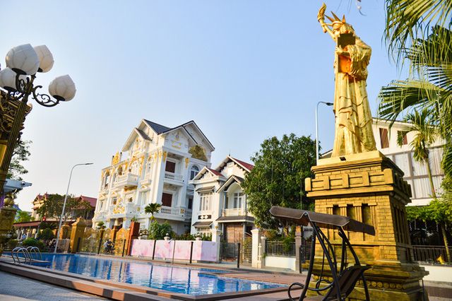 Gặp 'ông trùm chăn nuôi lợn' tại Hải Dương, chiêm ngưỡng dàn siêu xe lót vàng trăm tỷ và biệt thự trong khu công viên rộng hàng nghìn mét vuông - Hình 8.