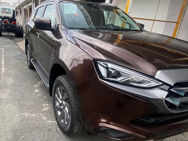 Giá dự kiến của Isuzu mu-X 2022 sẽ cao hơn 900 triệu đồng tại Việt Nam: 4 phiên bản, sẵn bán vào tháng 7, với nhiều cải tiến đáng chú ý để đối đầu với Fortuner - Hình 1.