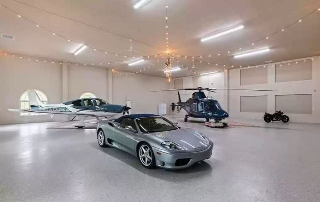 Biệt thự trị giá 6,2 triệu USD cho những tay chơi xe với 2 gara xe lớn - Ảnh 9.