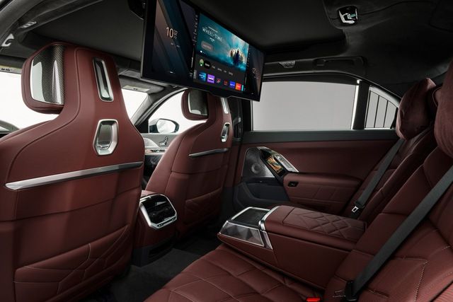 BMW 7-Series 2023 ra mắt: Sự thay đổi bất ngờ từ bên trong ra bên ngoài, tạo áp lực lớn cho Mercedes-Benz S-Class - Ảnh 12.