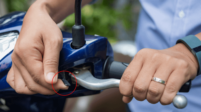 Những chi tiết nhỏ trên xe máy có tính năng an toàn mà mọi người nên biết! - Ảnh 1.