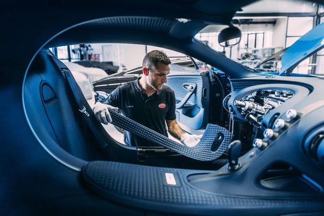 Siêu xe Bugatti của Cristiano Ronaldo mất đến 16 tuần chỉ để hoàn thiện nội thất - Hình 8.