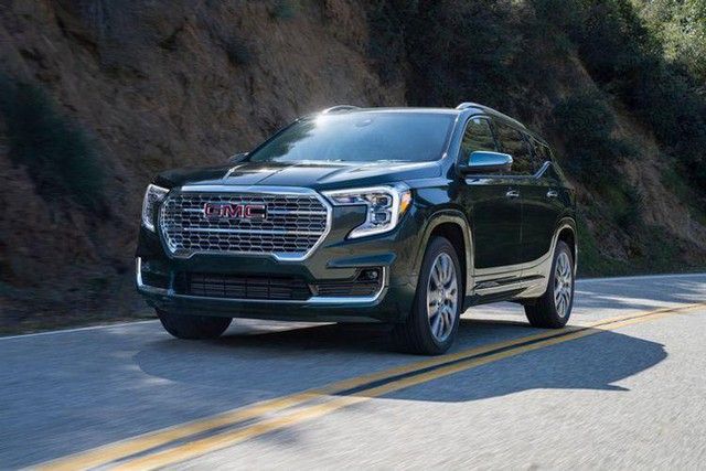Top 10 xe SUV nhỏ ấn tượng nhất năm 2022 tại Mỹ - Ảnh 1.